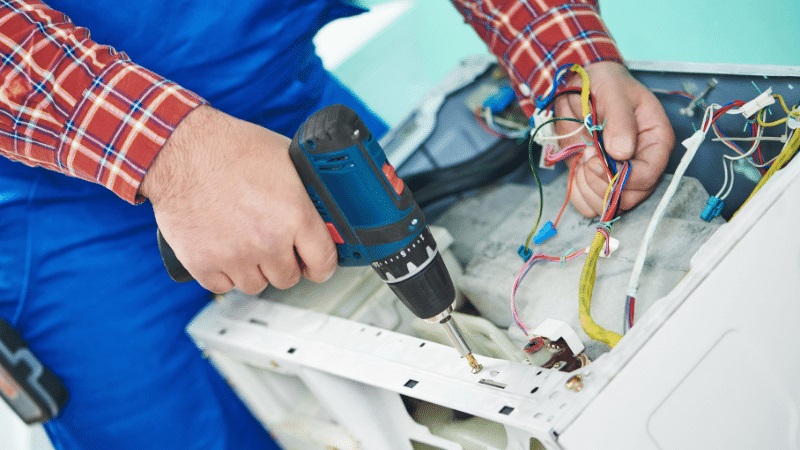 Gördes Eminçelik Eminçelik çamaşır makinesi kart tamiri – Su almama arızası orijinal parça ile giderildi. - Teknik servis örneği